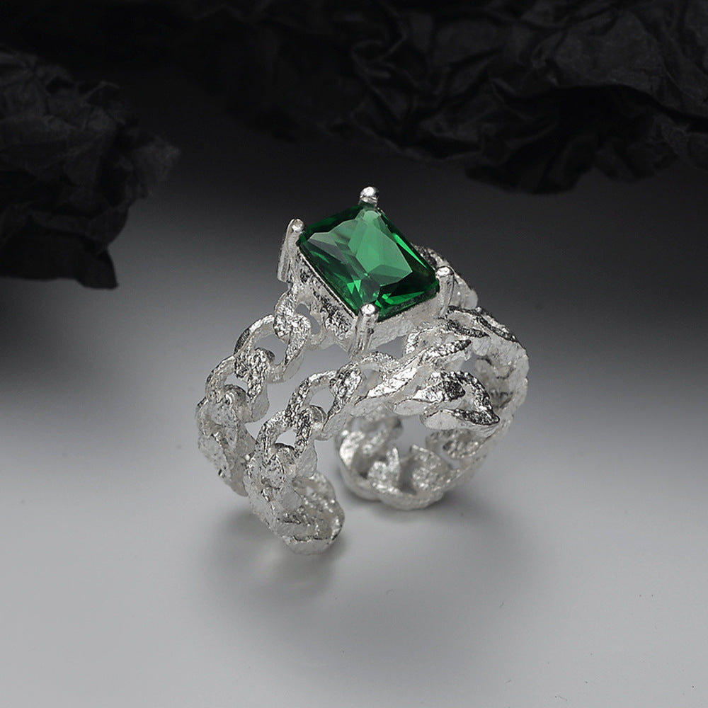 Emerald Ring for Fashionable Women
