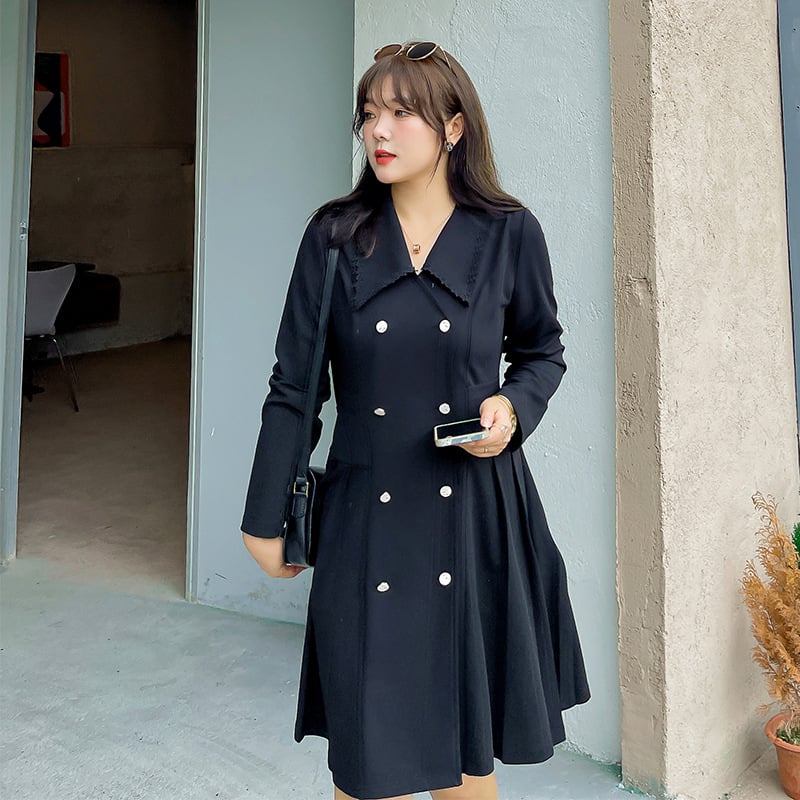 Large Women's Commuter Dress in Stylish Design