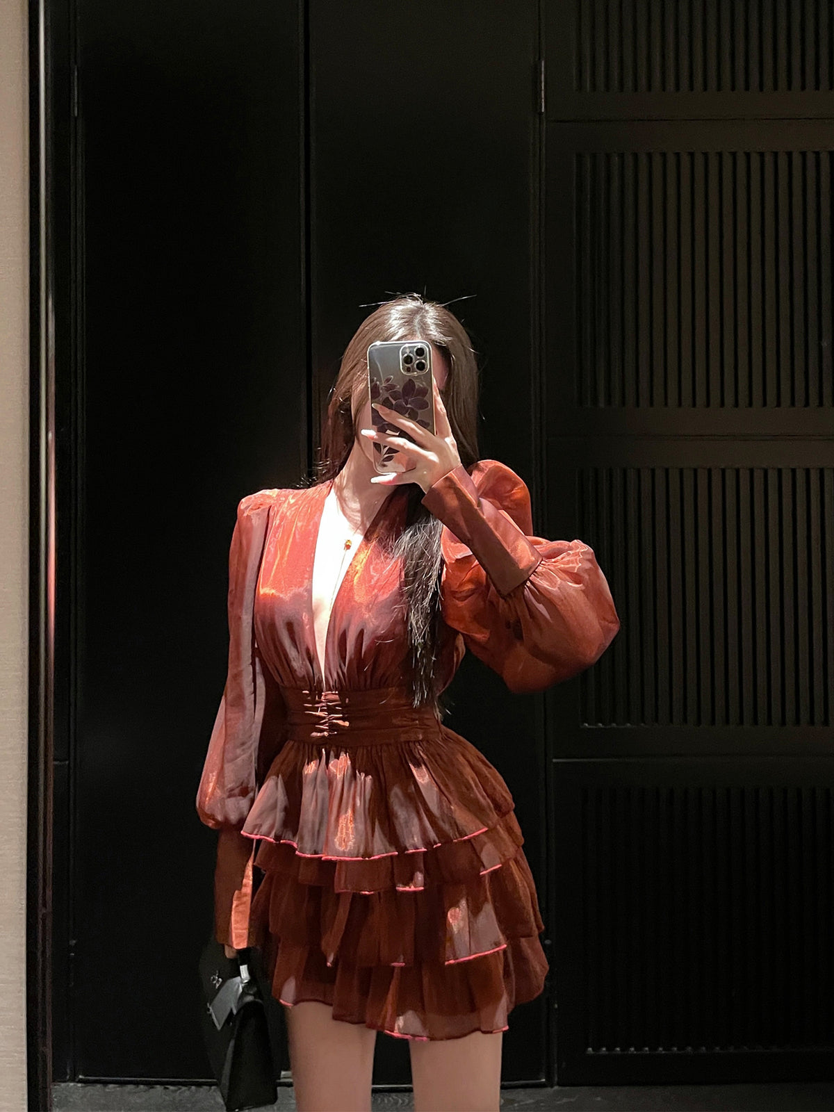 Slim Red Dress Featuring Bubble Sleeves