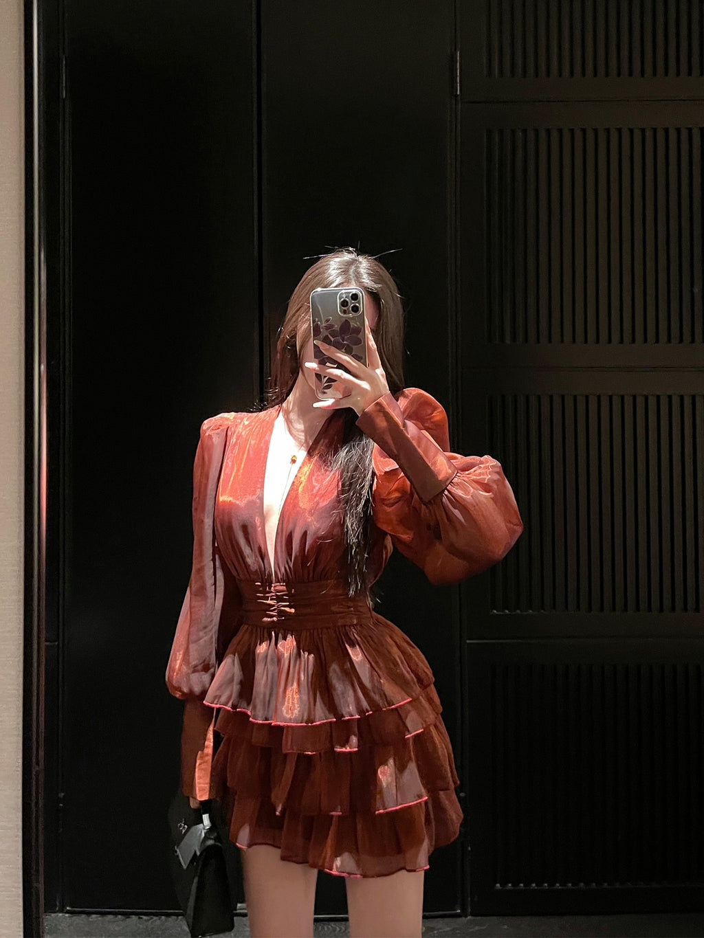 Slim Red Dress Featuring Bubble Sleeves