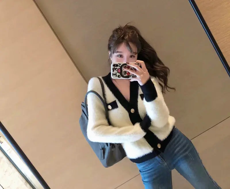 2020 Women's Soft White Knit Cardigan with Metal Buckle