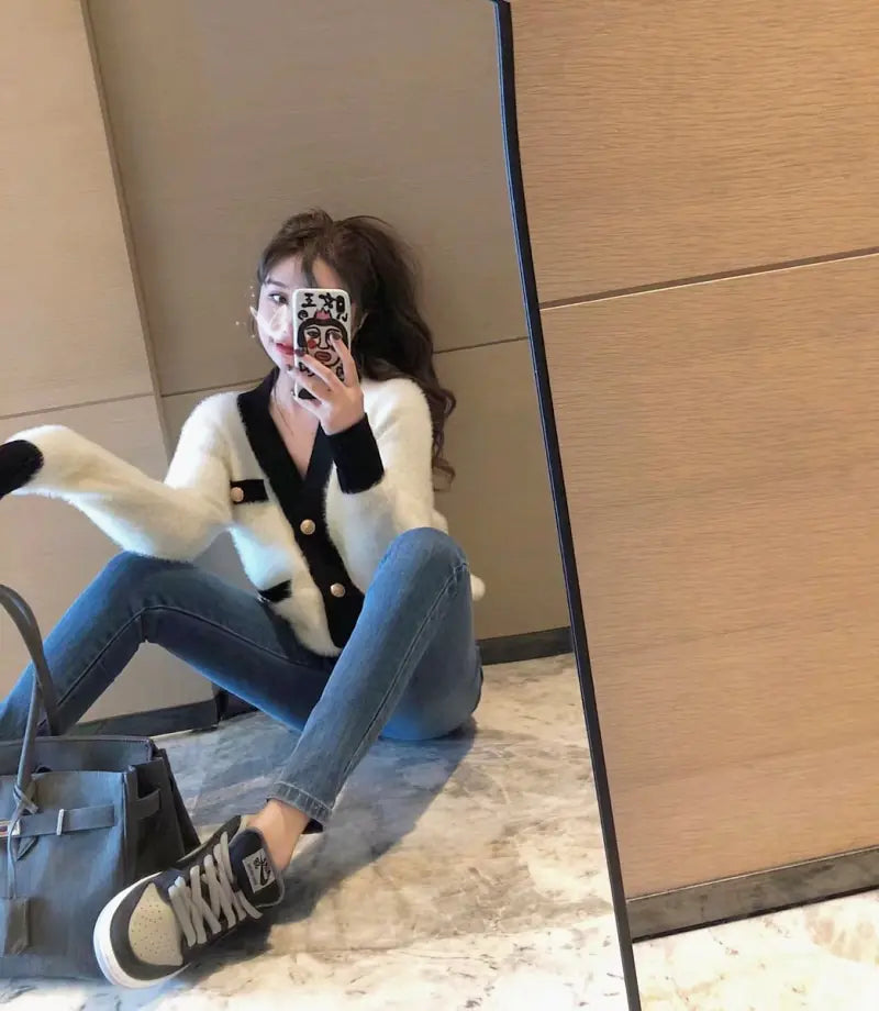 2020 Women's Soft White Knit Cardigan with Metal Buckle