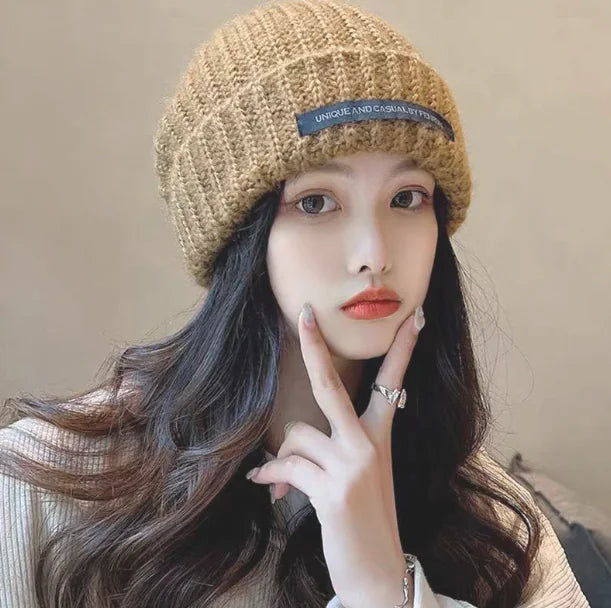 Women's Thick Wool Blend Knitted Hat for Autumn/Winter