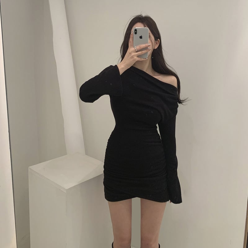 Slim Fit Pleated Long-Sleeved Dress with Slanted Shoulder