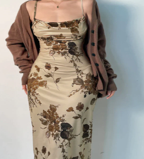 WOLFF Floral Pattern Maxi Dress with Open Back (One Piece)